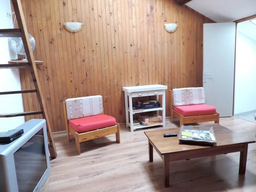 Apartment With 2 Bedrooms in Embrun, With Wifi - 2 km From the Beach - Image 1