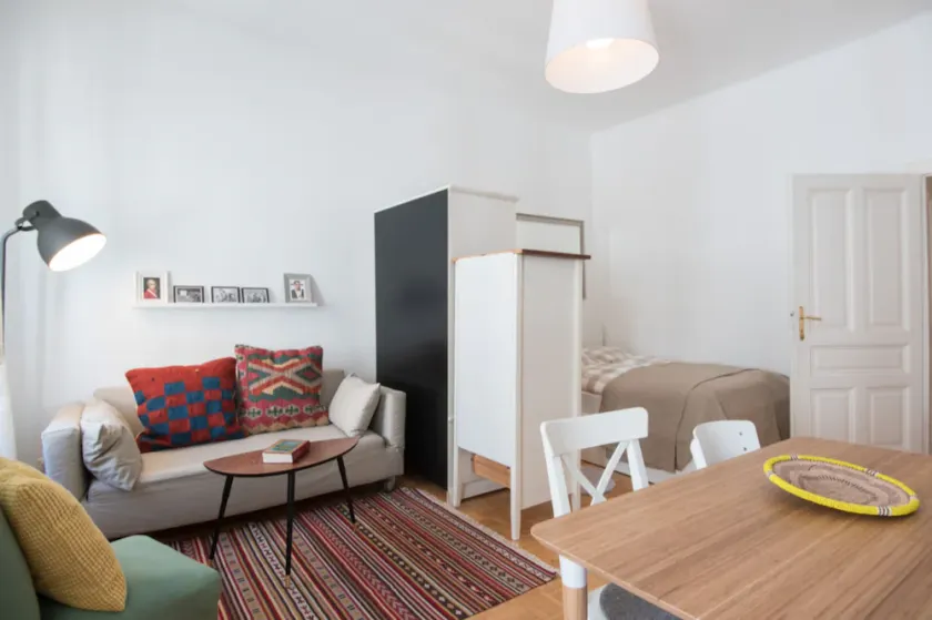 Green and Quiet Apartment near Center - Image 1