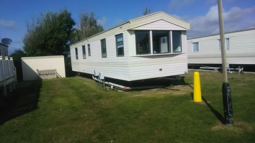 River Views Dog Friendly Caravan 3 Bedrooms - Image 1