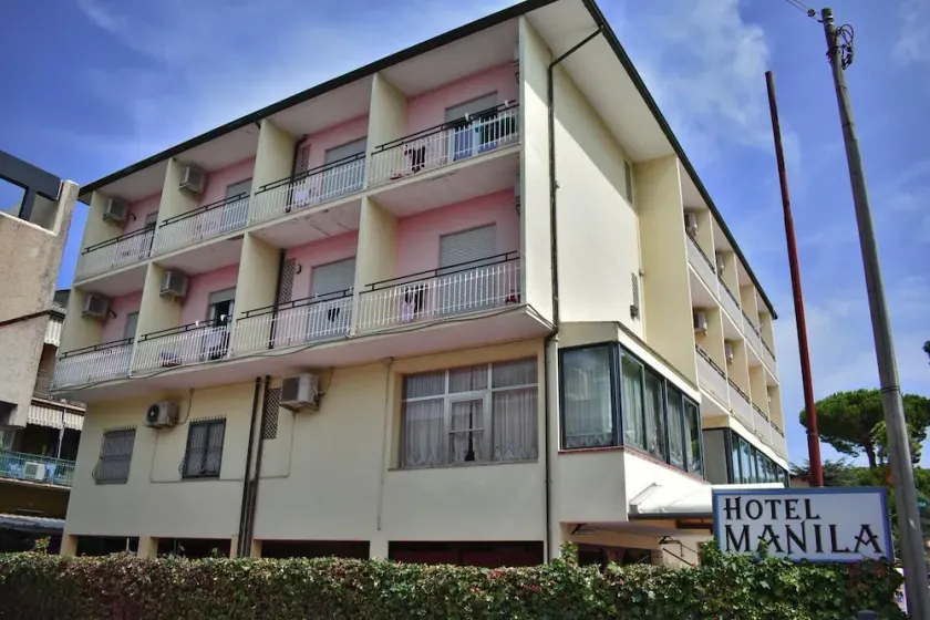 Hotel Manila - Image 1