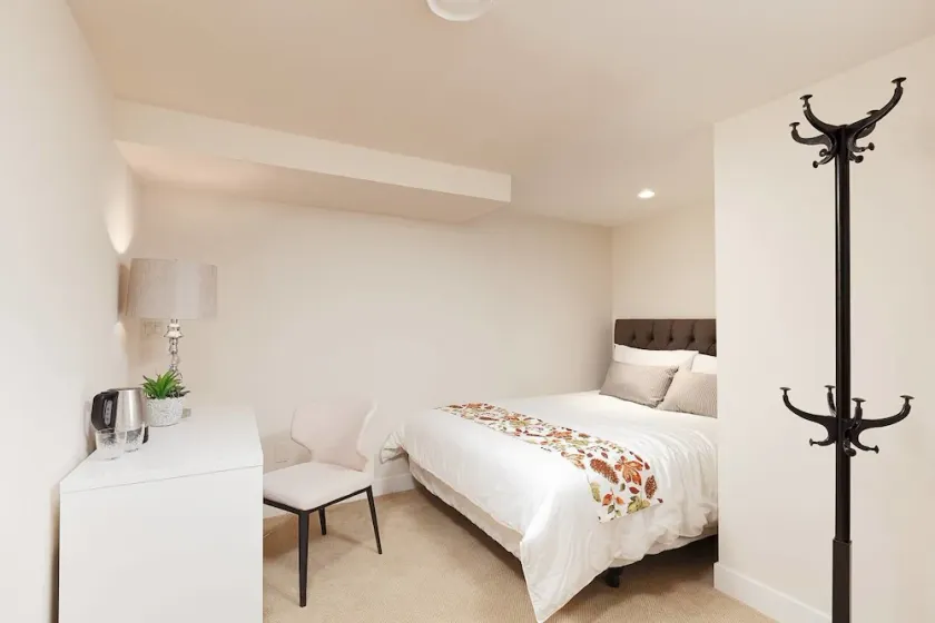 3BD Stylish Cozy Basment Suite in Riley Park - Image 1