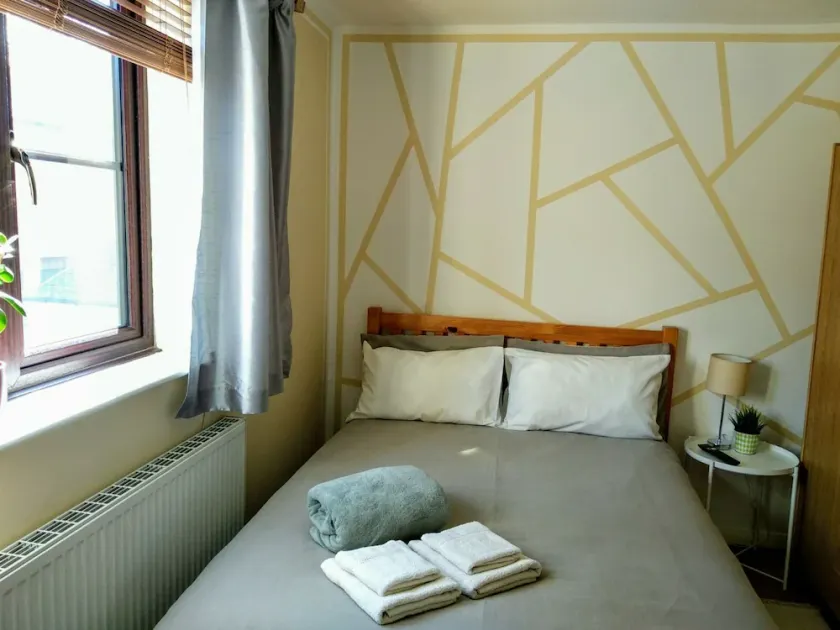 En-suite Rooms - Image 1