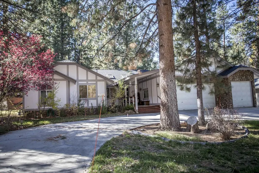 Majestic Pines - Big Bear Cabin near Snow Summit with Fenced Yard - Image 1