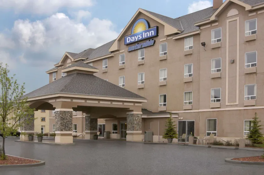Days Inn Red Deer - Image 1