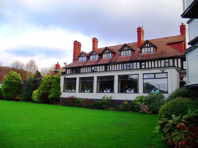 Bryn Howel Hotel - Image 1