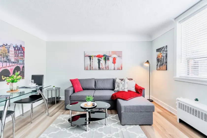 Modern 1BR Apartment in Corktown Hamilton - Image 1