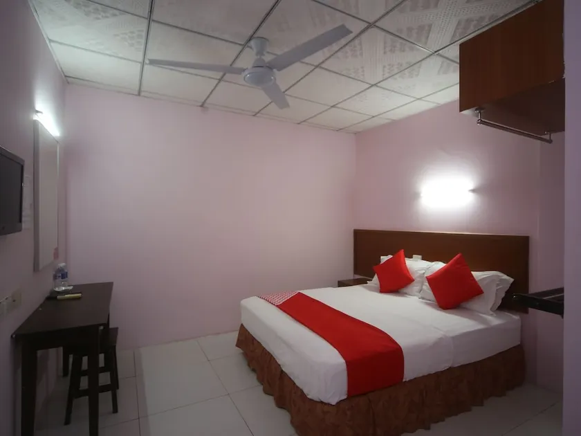 Hotel 81 by OYO - Image 1