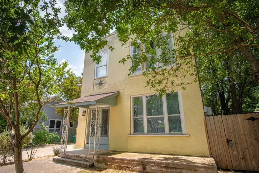 Las Carolinas Cozy #2 - Image 1