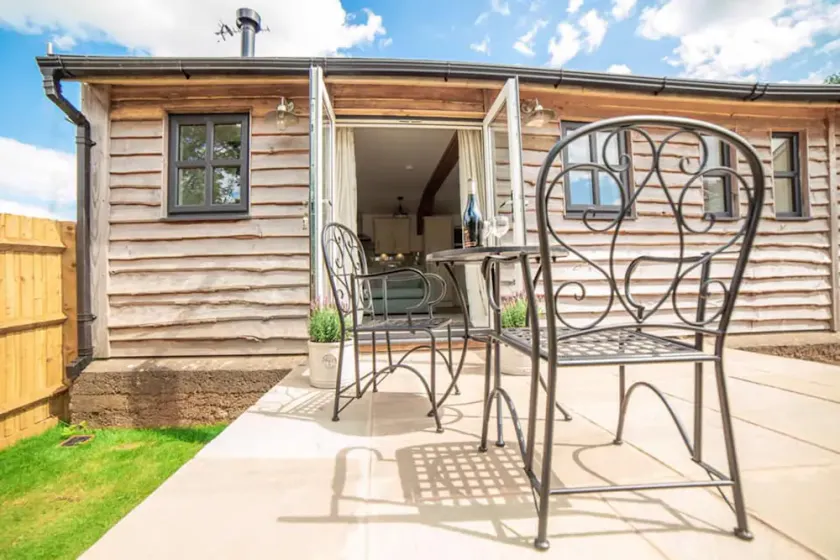 Lovely 1-bed Lodge in Drybrook - Image 1