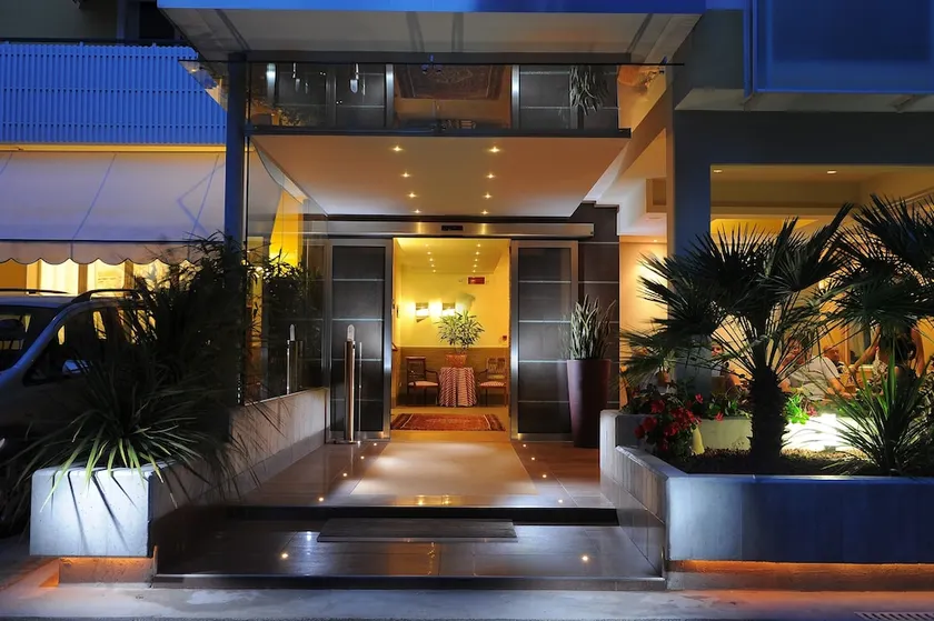 Hotel Lilia - Image 1