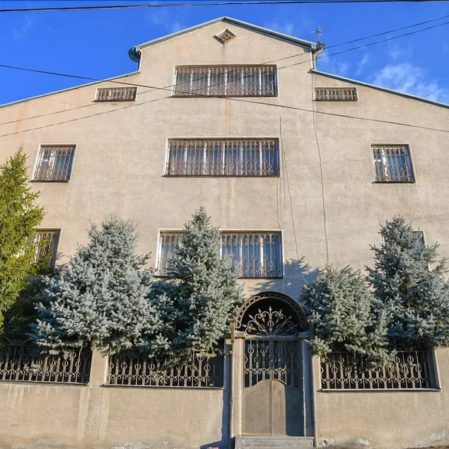 Goldway Hostel And Hotel - Image 1