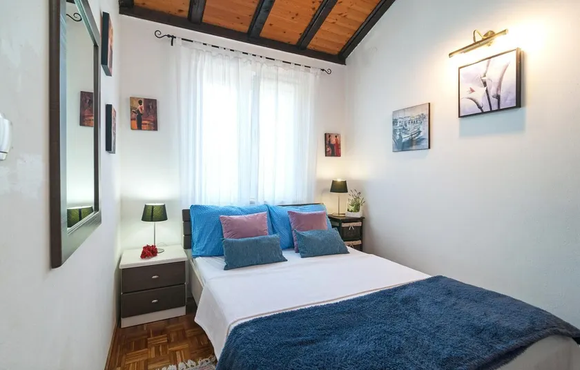 Amazing Home in Milna With Wifi and 6 Bedrooms - Image 1