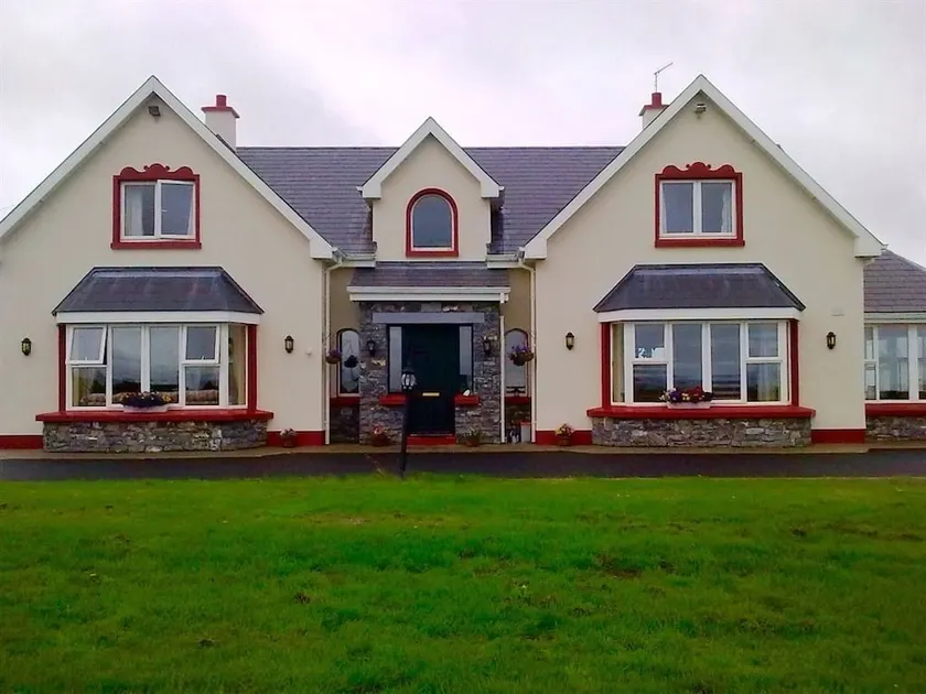 Loughrask Lodge Bed & Breakfast - Image 1