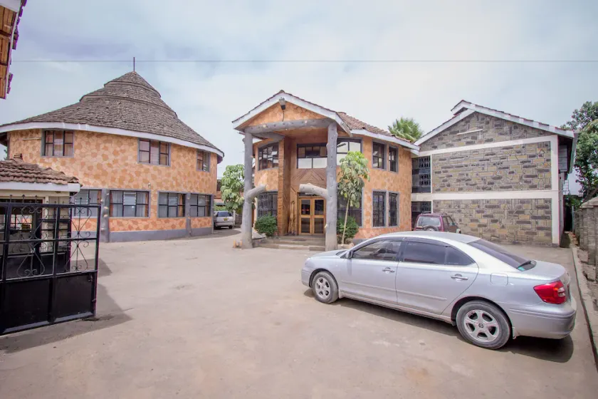 Hotel Genevieve - Image 1