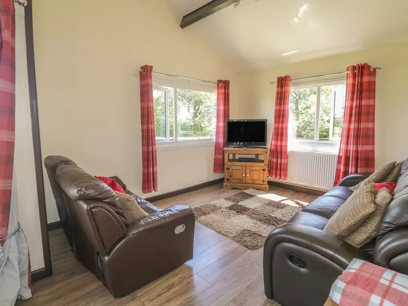 Willow Lodge - Image 1