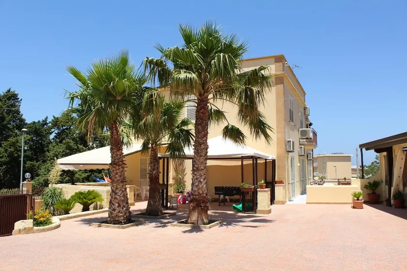 Studio with sea view furnished balcony and wifi at Marsala 1 km away from the beach - Image 1