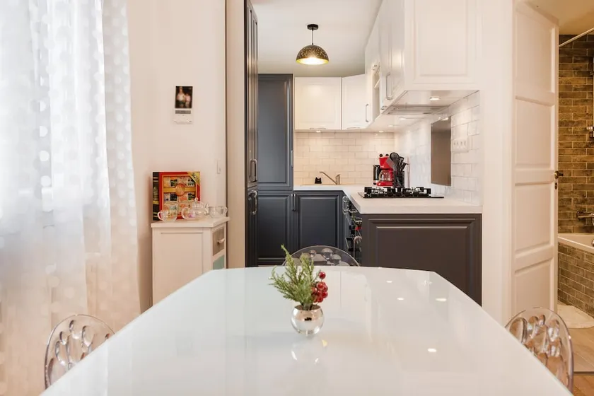 Charming Two Bedroom Apartment With A Garden - Image 1