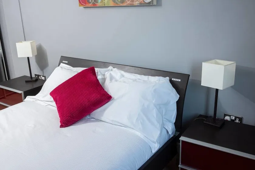 Amazing 2 Bed Flat in the Heart of Piccadilly - Image 1