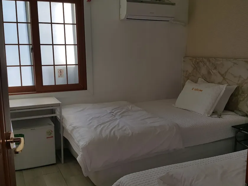 Songdo Hotel Queen - Image 1