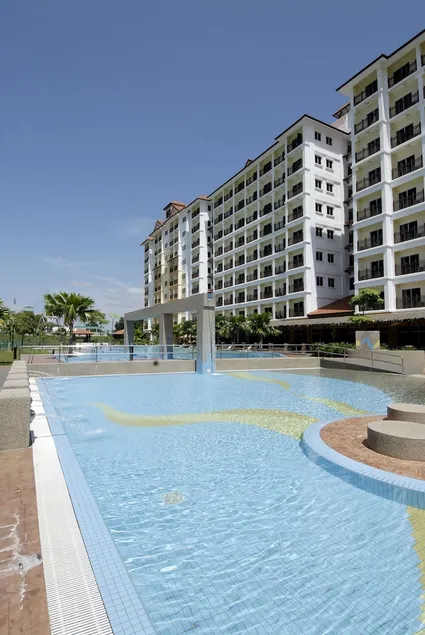 Suria Apartment, Bukit Merah Laketown - Image 1