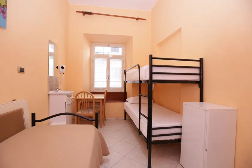 Nika Hostel - Image 1