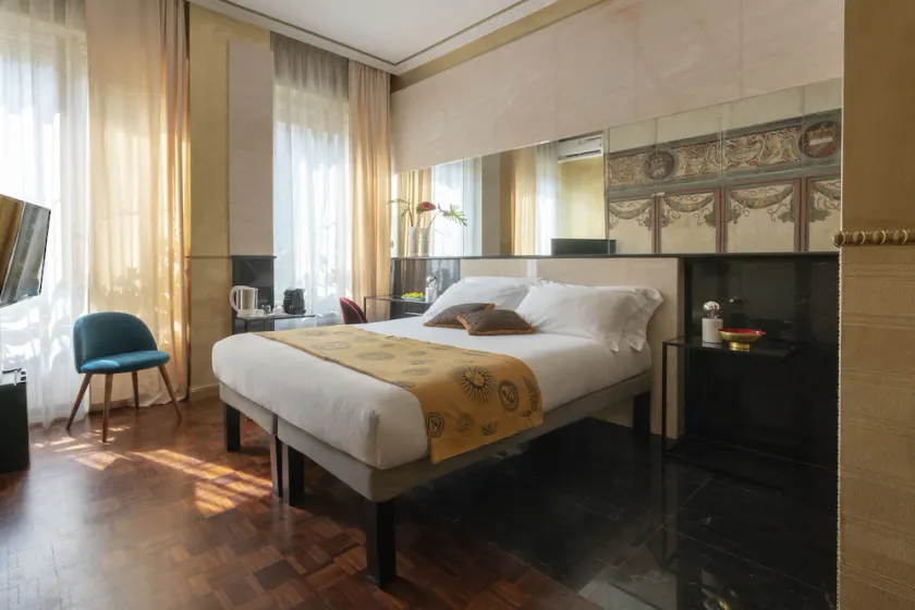 Rivière Luxury Palaces - Image 1