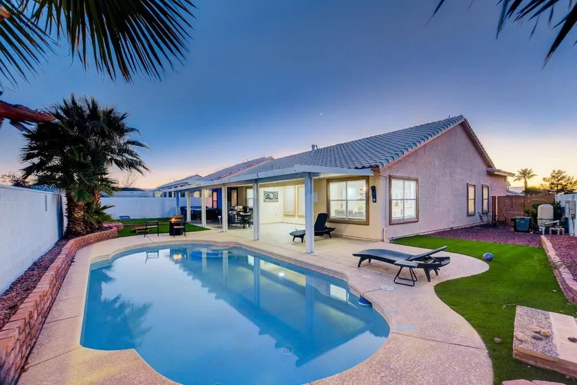 LA Mirada Modern Luxury Pool Retreat - Full Kitchen Jacuzzi 4 Bedrooms Trails Parks - Image 1