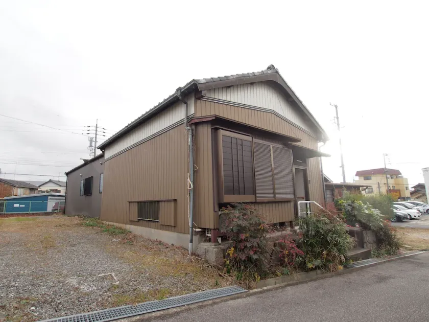 NEW!OKAZAKI HOUSE UP TO 6 WITH FREE PARKING - Image 1