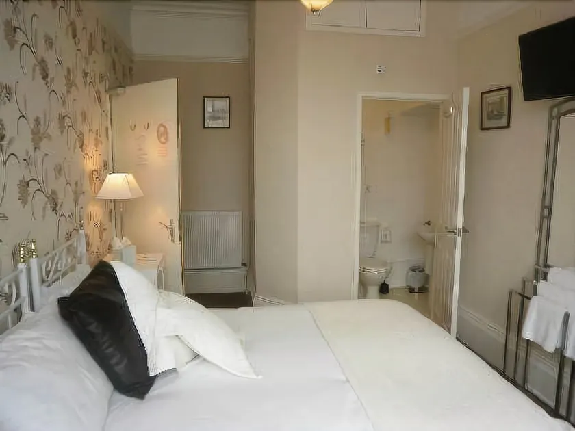 Cromer Guest House - Image 1