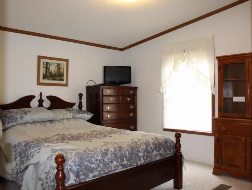 Peaceful Pine Lodge Right On Pine Creek - Image 1
