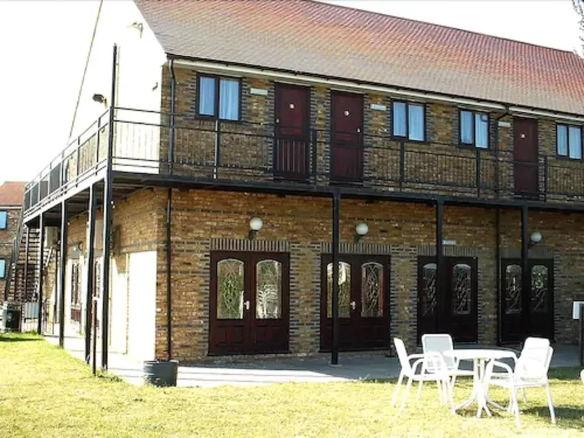 Riverside Hotel Heathrow - Image 1