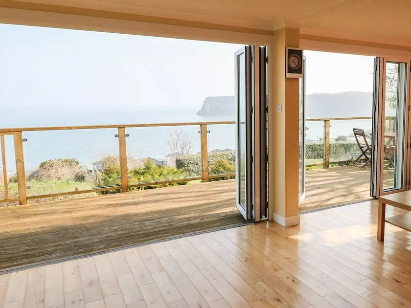 611 Atlantic View Tenby - Image 1