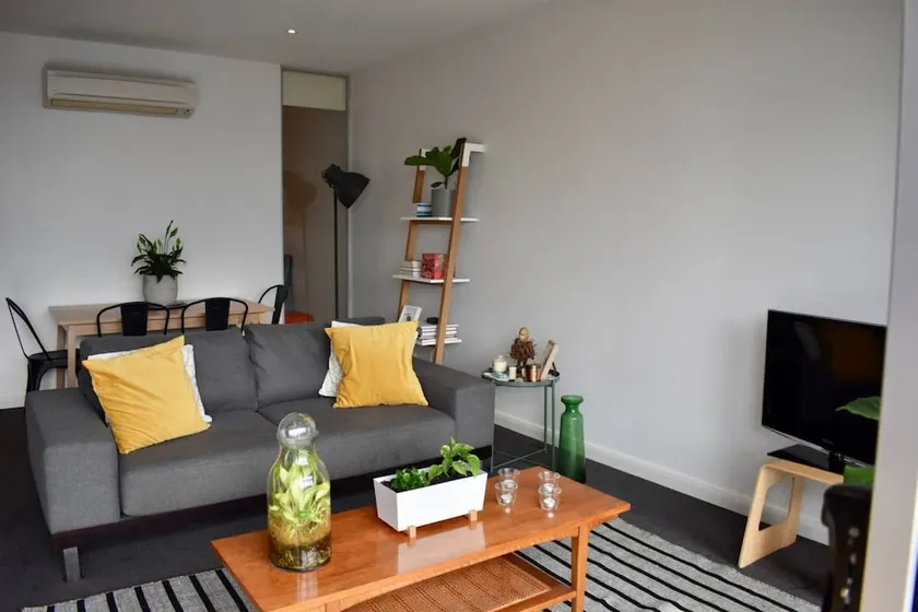 Stylish 1 Bedroom Apartment By Melbourne Park in Richmond - Image 1