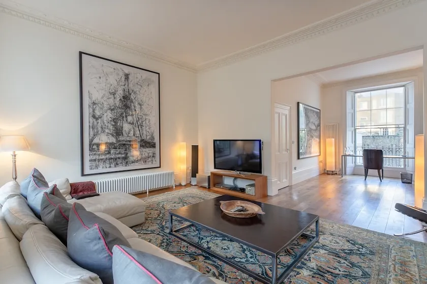 3 Bedroom Family House in Regents Park - Image 1