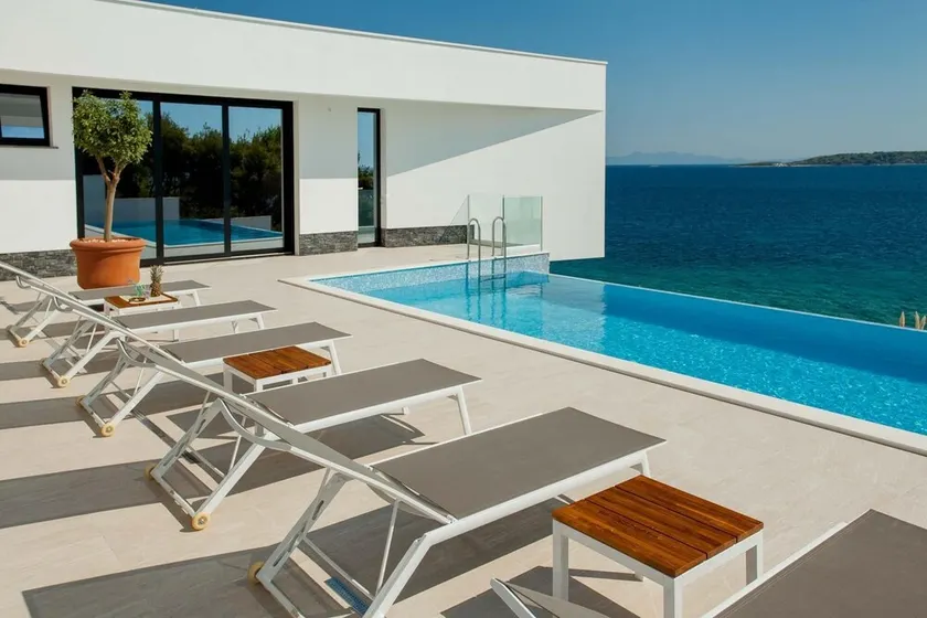 Villa Garma Beachfront 3 Bedroom villa Stunning Sea Views Gym Private Pier - Image 1