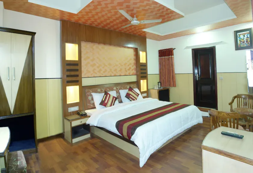 Hotel Karat 87 Inn - Image 1