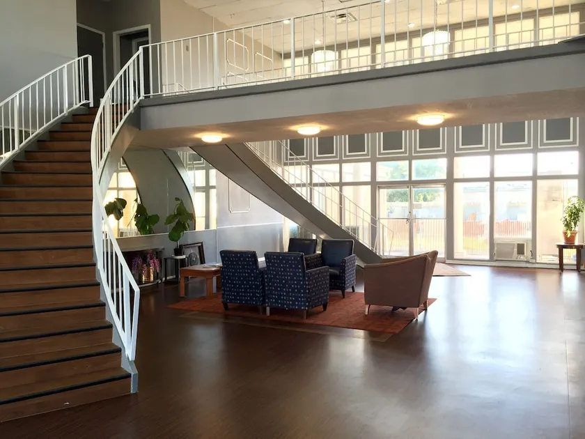 Bella Vista Inn and Suites - Image 1