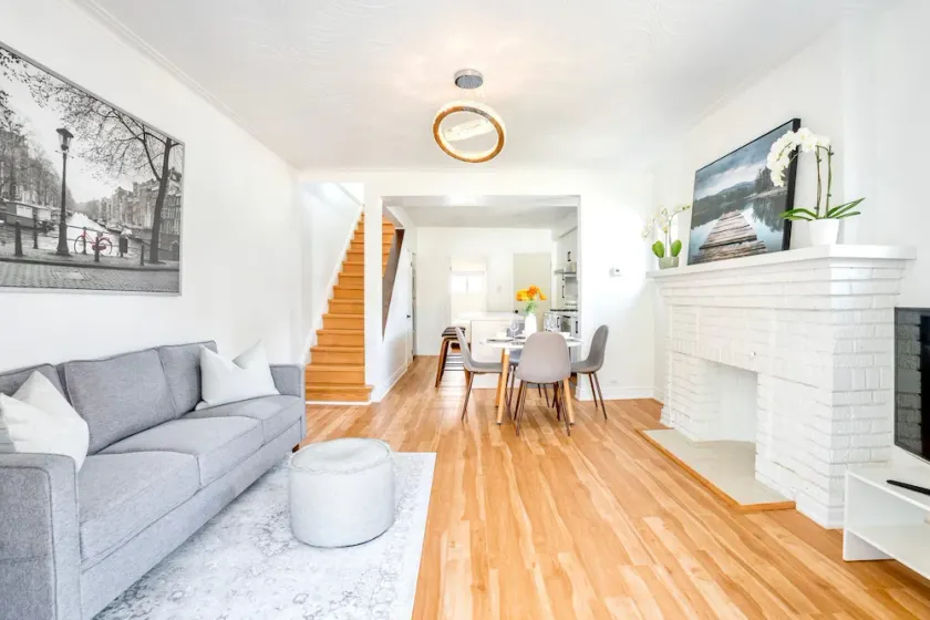 3BR Townhouse - St Clair West Village w Parking - Image 1