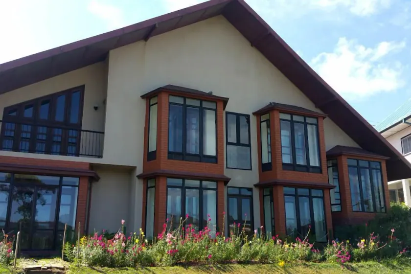 Lake View Holiday Resort - Image 1