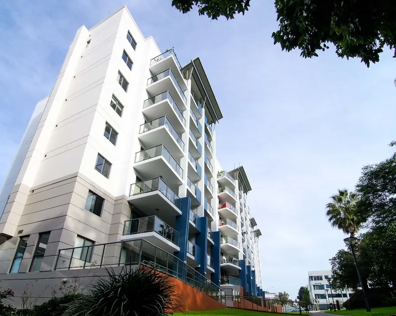 West Perth Luxury Apartment - Image 1