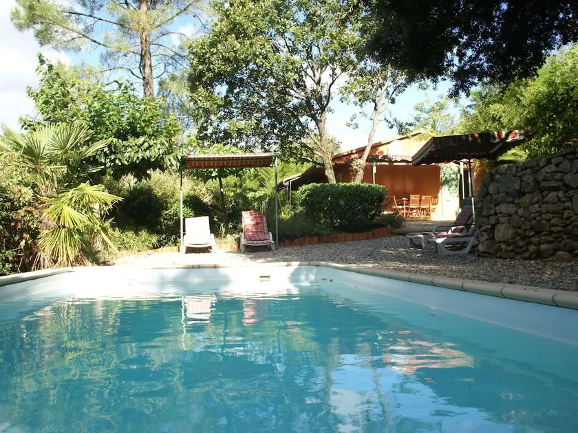 Comfortable Detached Holiday Home With Gorgeous Garden and Private Swimming Pool - Image 1