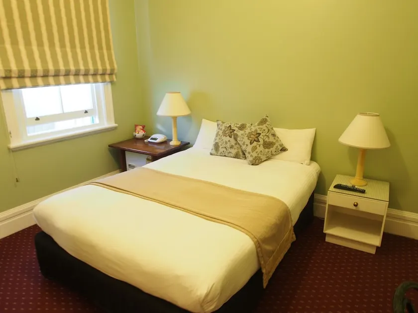 McLaren Hotel - North Sydney - Image 1