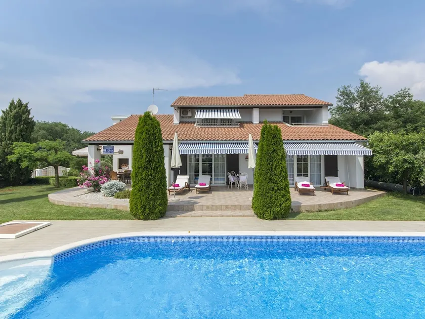 Beautiful villa with a large pool and wonderful garden for your dream vacation - Image 1