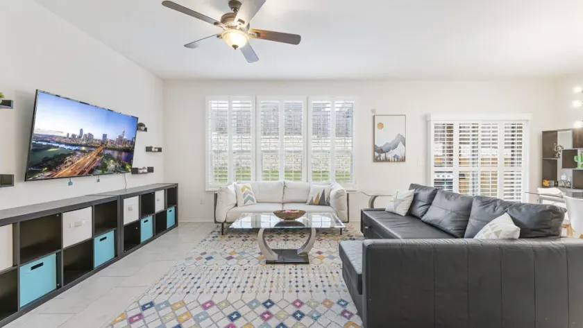 Cozy 4BR House Close to Cota DT w Fast Wifi - Image 1