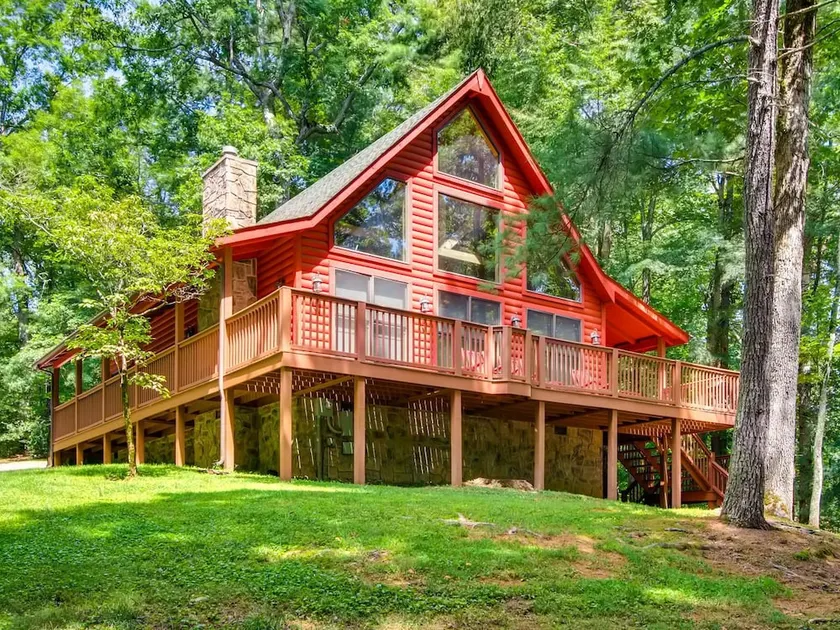 Tomahawk Lodge 3 Bedroom Cabin by RedAwning - Image 1