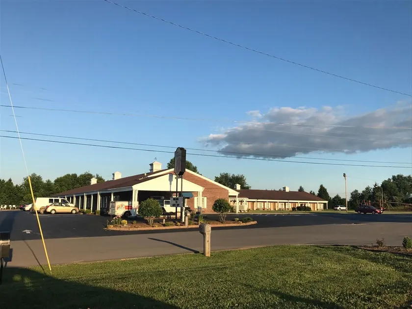 Super 8 by Wyndham Cave City - Image 1