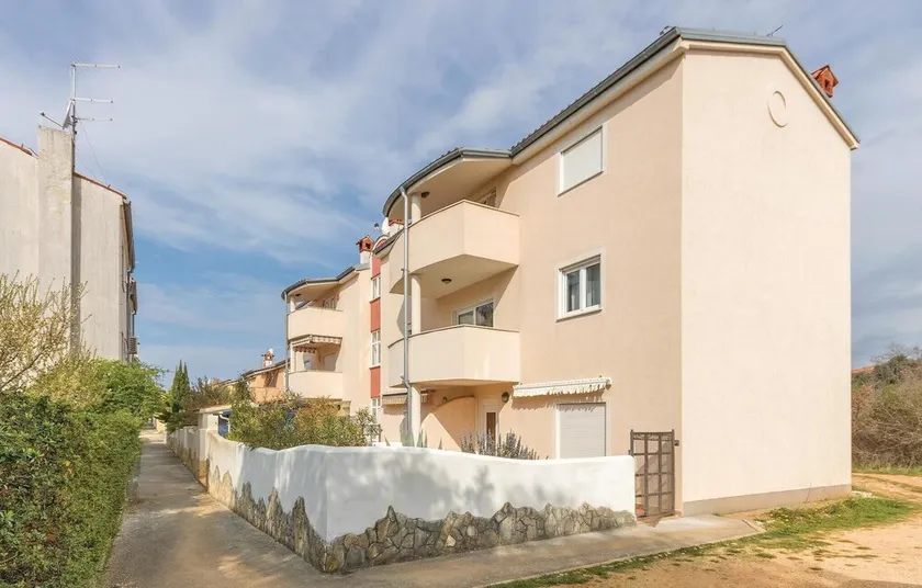 Beautiful Apartment in Vodnjan With 2 Bedrooms - Image 1