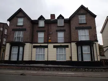 Shanks Guesthouse - Image 1