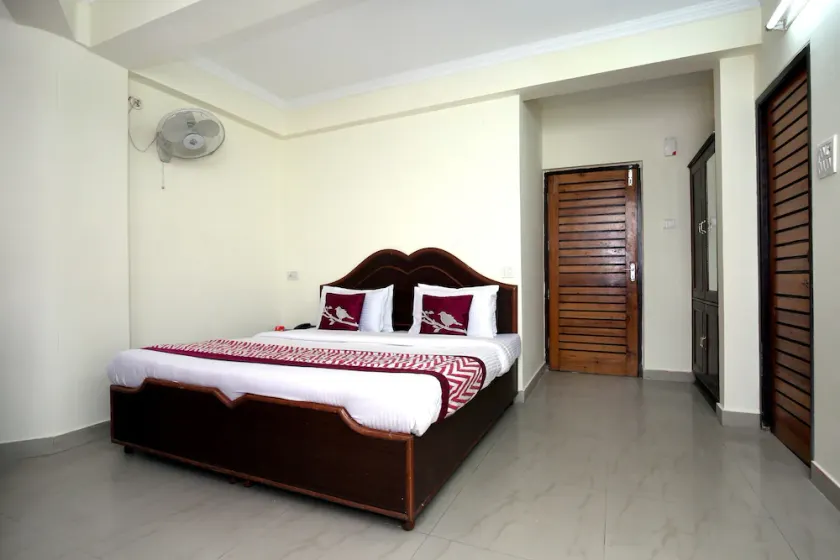 Hotel Rosewood Inn by OYO Rooms - Image 1