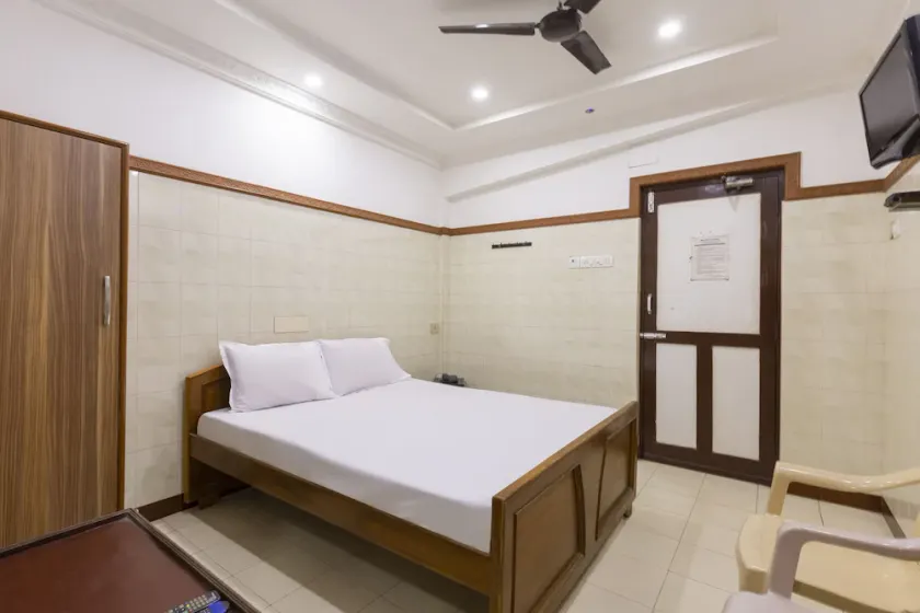 New Victory Mansion & Lodging by OYO Rooms - Image 1